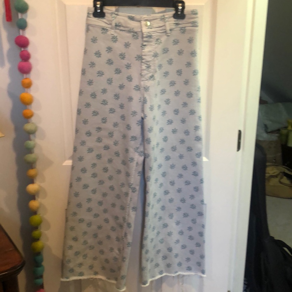 Zara “Blue Daisy” Jeans Size 6
